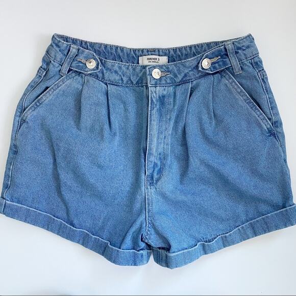 Forever 21 Pleated Denim Cuffed Hem Shorts Size 27 - Picture 1 of 6